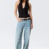 Top con cuello halter profundo – Negro Top con cuello halter profundo – Negro