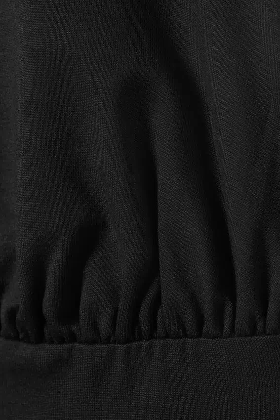 Top con cuello halter profundo – Negro Top con cuello halter profundo – Negro