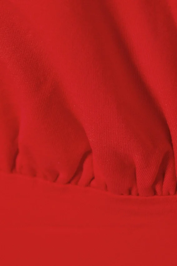Top con cuello halter profundo – Rojo Top con cuello halter profundo – Rojo