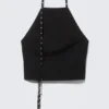 Top con cuello halter y detalles de ojales – Negro Top con cuello halter y detalles de ojales – Negro
