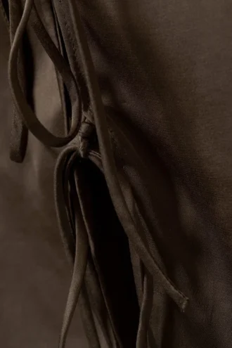 Top con cuello halter y lazo delantero – Marrón oscuro