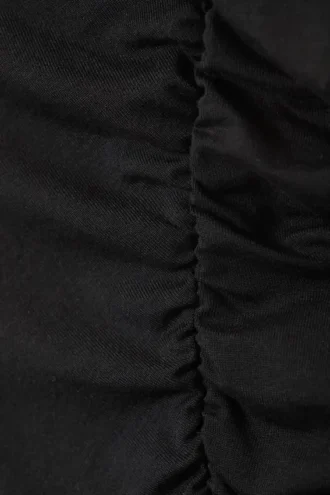 Top con hombros descubiertos y fruncido – Negro