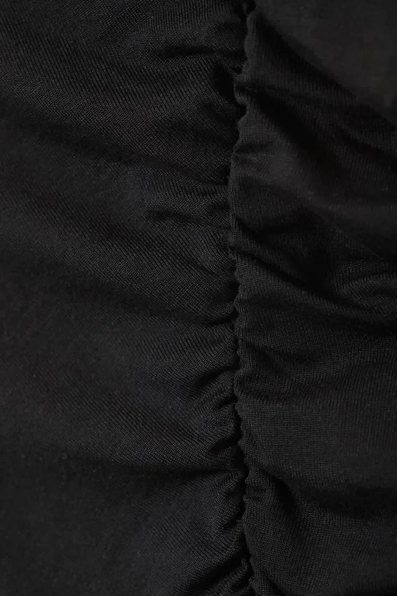 Top con hombros descubiertos y fruncido – Negro Top con hombros descubiertos y fruncido – Negro
