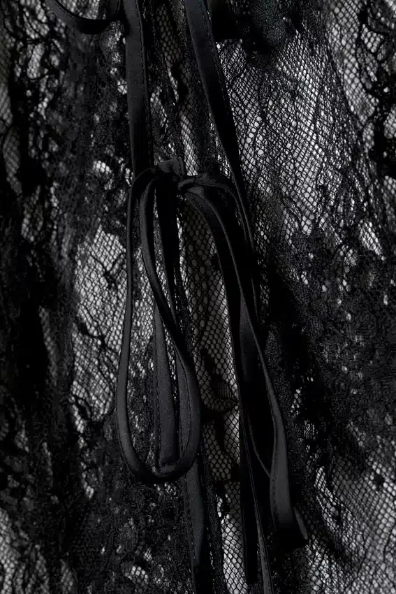 Top con lazo delantero de encaje – Negro Top con lazo delantero de encaje – Negro