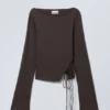 Top con lazo lateral – Marrón oscuro Top con lazo lateral – Marrón oscuro
