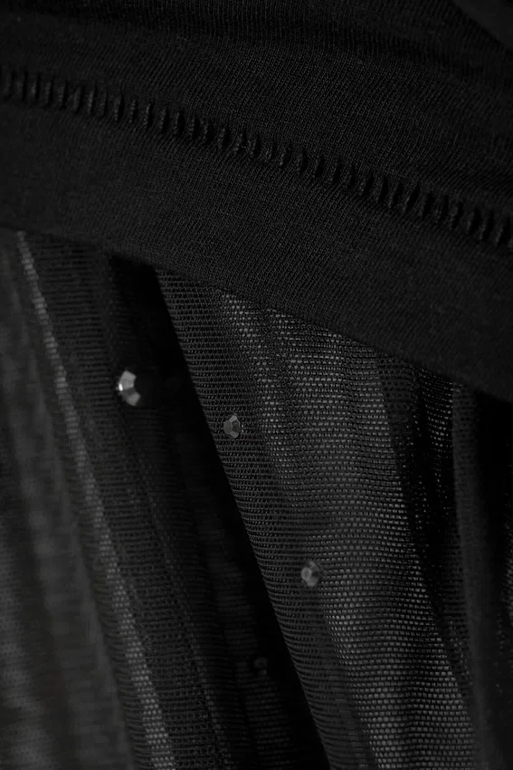 Top con mangas de malla con pedrería – Negro Top con mangas de malla con pedrería – Negro