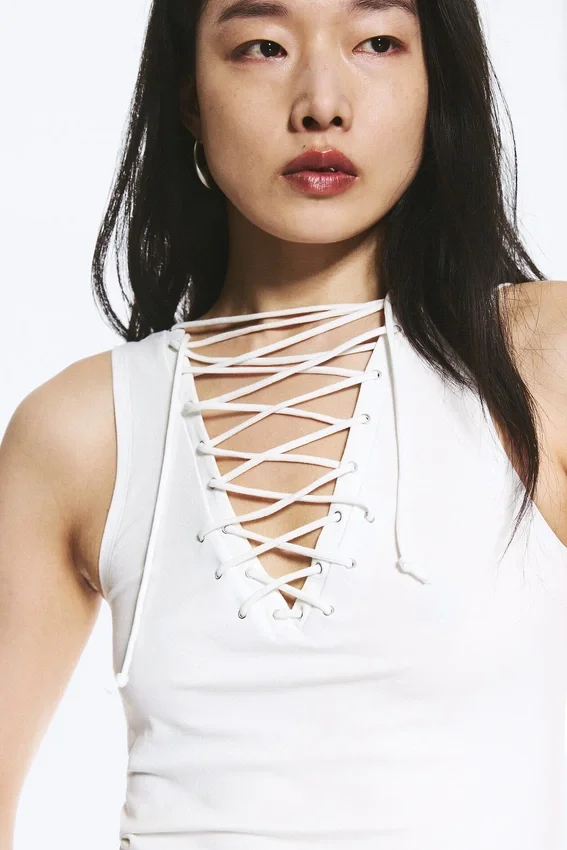Top con tirantes y cuello en V – Blanco Top con tirantes y cuello en V – Blanco