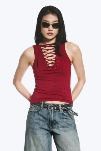 Top con tirantes y cuello en V – Rojo oscuro
