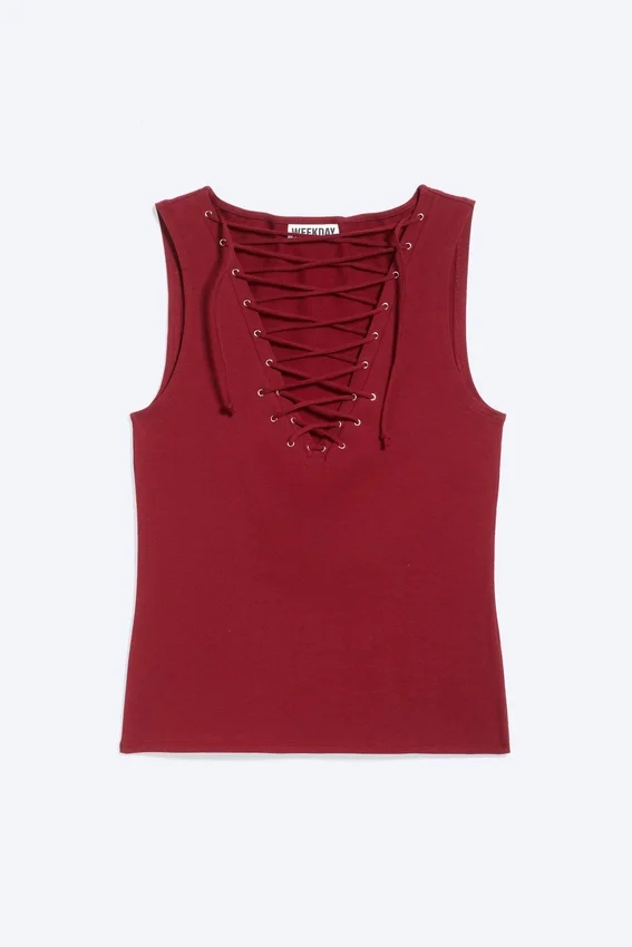 Top con tirantes y cuello en V – Rojo oscuro Top con tirantes y cuello en V – Rojo oscuro