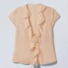 Top con volantes y lazo delantero – Beige