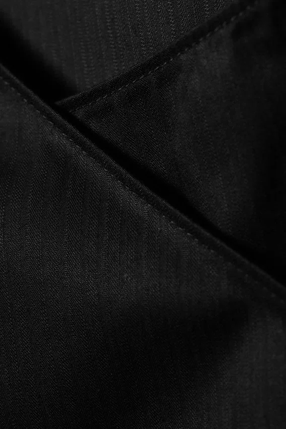 Top cruzado asimétrico con tirantes – Negro Top cruzado asimétrico con tirantes – Negro