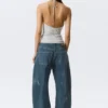 Top cruzado con cuello halter – Gris jaspeado Top cruzado con cuello halter – Gris jaspeado