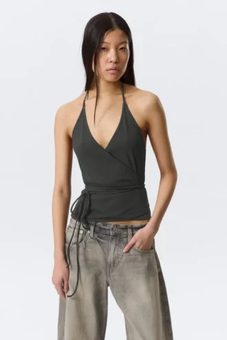 Top cruzado con cuello halter – Gris oscuro