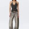 Top cruzado con cuello halter – Gris oscuro Top cruzado con cuello halter – Gris oscuro