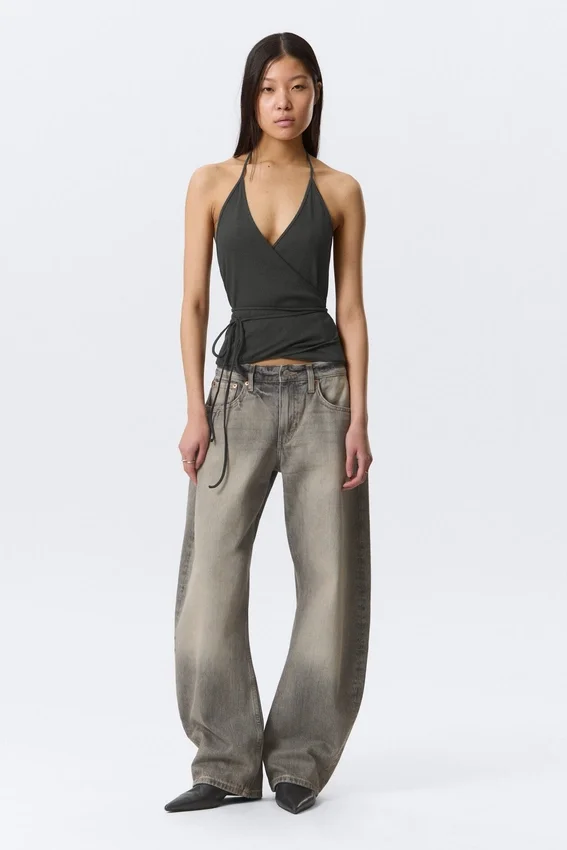 Top cruzado con cuello halter – Gris oscuro Top cruzado con cuello halter – Gris oscuro