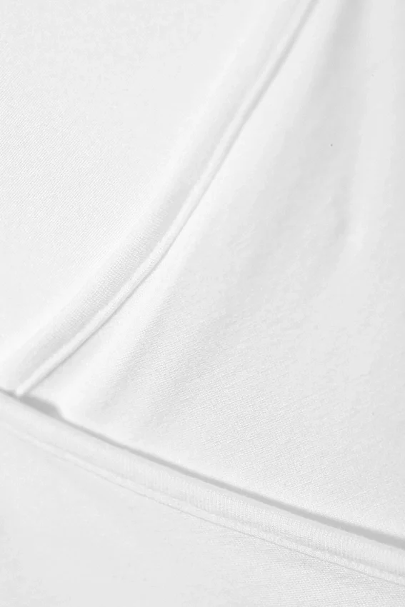 Top cruzado de manga larga y corte entallado – Blanco Top cruzado de manga larga y corte entallado – Blanco