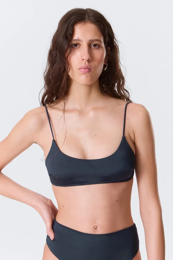 Top de bikini acolchado con lazo – Azul oscuro Top de bikini acolchado con lazo – Azul oscuro