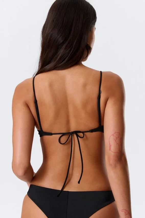 Top de bikini acolchado con lazo – Negro Top de bikini acolchado con lazo – Negro