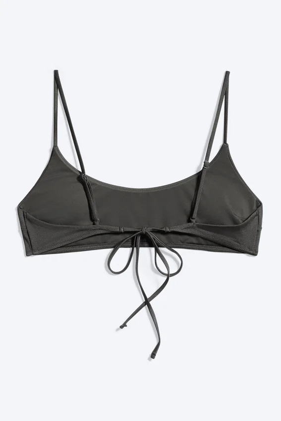 Top de bikini acolchado con lazos – Gris oscuro Top de bikini acolchado con lazos – Gris oscuro