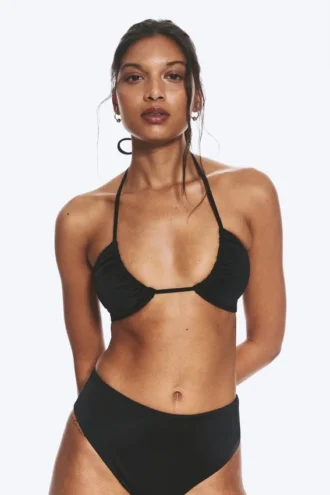 Top de bikini bandeau con fruncidos y cuello halter – Negro Top de bikini bandeau con fruncidos y cuello halter – Negro