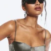 Top de bikini con aros y relleno – Gris empolvado Top de bikini con aros y relleno – Gris empolvado