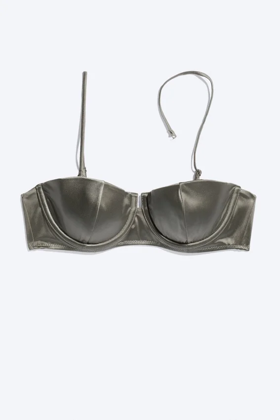 Top de bikini con aros y relleno – Gris empolvado Top de bikini con aros y relleno – Gris empolvado