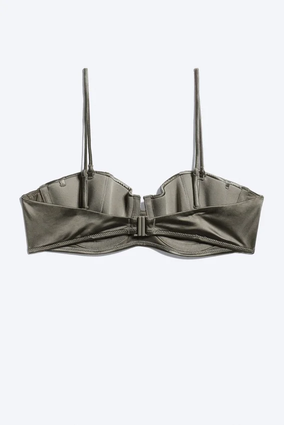 Top de bikini con aros y relleno – Gris empolvado Top de bikini con aros y relleno – Gris empolvado