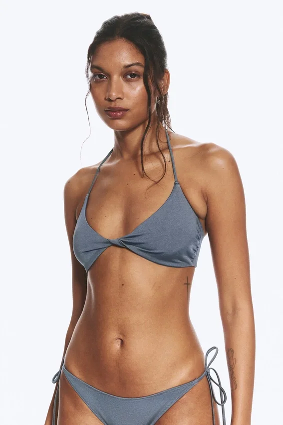Top de bikini con cuello halter – Azul empolvado – Brillo Top de bikini con cuello halter – Azul empolvado – Brillo