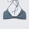 Top de bikini con cuello halter – Azul empolvado – Brillo Top de bikini con cuello halter – Azul empolvado – Brillo