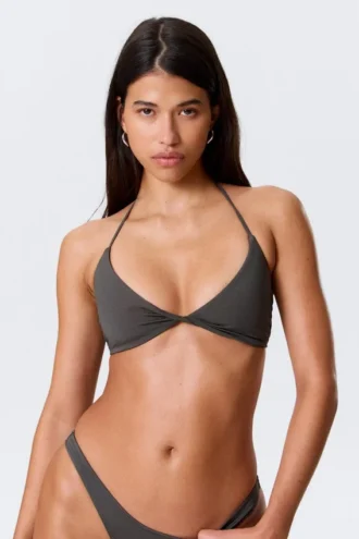 Top de bikini con cuello halter – Gris oscuro