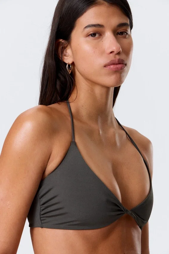 Top de bikini con cuello halter – Gris oscuro Top de bikini con cuello halter – Gris oscuro