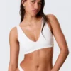Top de bikini con escote pronunciado y ajuste elástico – Blanco Top de bikini con escote pronunciado y ajuste elástico – Blanco