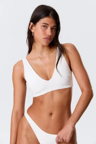 Top de bikini con escote pronunciado y ajuste elástico – Blanco
