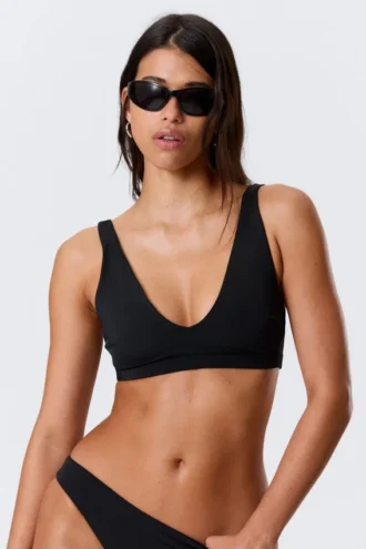 Top de bikini con escote pronunciado y ajuste elástico – Negro