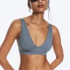 Top de bikini con escote pronunciado y corte elástico – Azul empolvado – Brillo Top de bikini con escote pronunciado y corte elástico – Azul empolvado – Brillo
