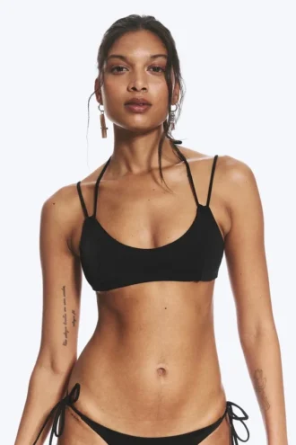 Top de bikini con tirantes cruzados a la espalda – Negro