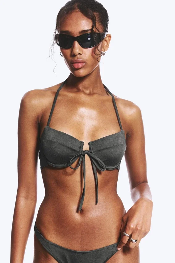 Top de bikini con tirantes y aros – Gris oscuro brillante Top de bikini con tirantes y aros – Gris oscuro brillante