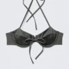 Top de bikini con tirantes y aros – Gris oscuro brillante Top de bikini con tirantes y aros – Gris oscuro brillante