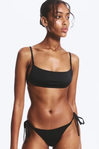 Top de bikini con tirantes y escote cuadrado – Negro