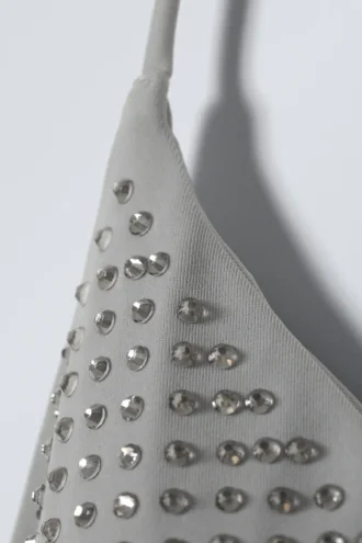 Top de bikini cruzado con pedrería – Gris – Pedrería Top de bikini cruzado con pedrería – Gris – Pedrería