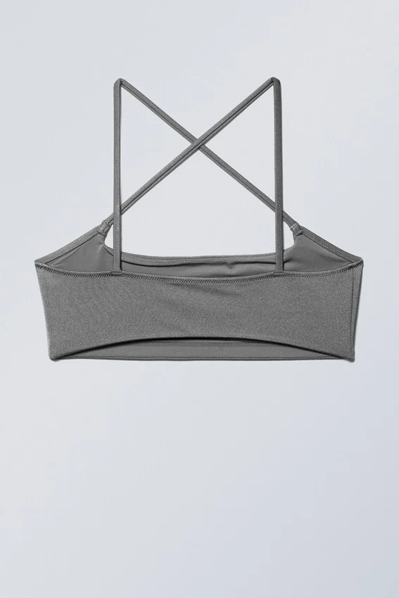Top de bikini cruzado en la parte delantera – Gris brillante Top de bikini cruzado en la parte delantera – Gris brillante