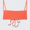 Top de bikini estructurado con cuello cuadrado – Rojo brillante