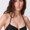 Top de bikini halter con tirantes y aros – Negro Top de bikini halter con tirantes y aros – Negro
