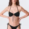Top de bikini halter con tirantes y aros – Negro Top de bikini halter con tirantes y aros – Negro
