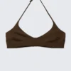 Top de bikini minimalista con cuello halter – Marrón oscuro Top de bikini minimalista con cuello halter – Marrón oscuro