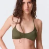 Top de bikini minimalista con cuello halter – Verde oscuro Top de bikini minimalista con cuello halter – Verde oscuro