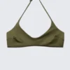 Top de bikini minimalista con cuello halter – Verde oscuro Top de bikini minimalista con cuello halter – Verde oscuro
