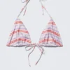 Top de bikini triangular con cuello halter estampado – Rayas moradas y rojas Top de bikini triangular con cuello halter estampado – Rayas moradas y rojas