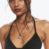 Top de bikini triangular con cuello halter y escote redondeado – Negro Top de bikini triangular con cuello halter y escote redondeado – Negro