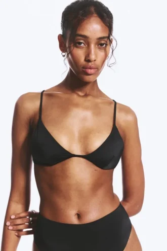 Top de bikini triangular con espalda nadadora – Negro
